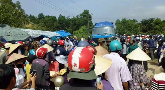 Thừa[-]Thiên-Huế:[-]Phản[-]đối[-]bãi[-]rác,[-]dân[-]đi[-]siêu[-]thị[-]chủ[-]tịch[-]huyện[-]cũng[-]"bám"[-]theo